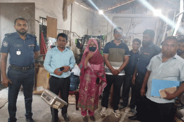 নোয়াখালীতে পলিথিন কারখানায় অভিযান, জরিমানা ও বন্ধের নির্দেশ