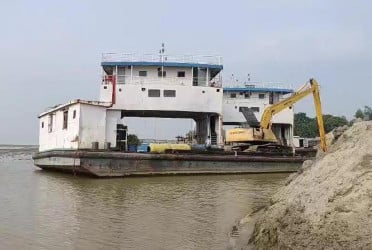 দীর্ঘ বিরতির পর রৌমারী-চিলমারী নৌরুটে ফেরি চলাচল শুরু