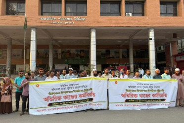 অধিকাল ভাতা বন্ধের প্রতিবাদে বেনাপোল স্থলবন্দরে কর্মবিরতি