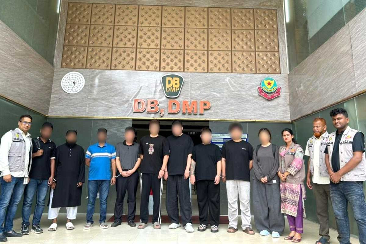 ৬ চীনা নাগ‌রিকসহ অনলাইন জুয়া চক্রের ৯ সদস্য গ্রেফতার