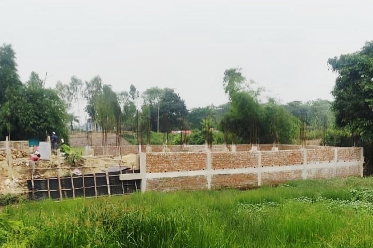 পানি চলাচলের পথে ভবন নির্মাণ, জলাবদ্ধতার শঙ্কায় দুই হাজার পরিবার