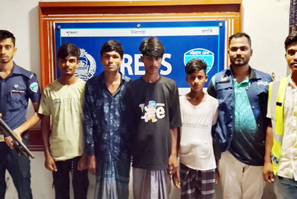 স্কুলছাত্রীকে দলবদ্ধ ধর্ষণ, চারজন গ্রেফতার