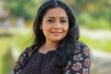 ‘জীবনের মূল্যবান ১৭টি বছর নষ্ট করেছি’, তিন বিয়ে নিয়ে আক্ষেপ অভিনেত্রীর