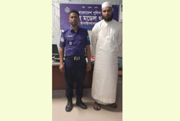 চাঁপাইনবাবগঞ্জে মাদ্রাসায় শিশুকে নির্যাতনের অভিযোগ, শিক্ষক আটক