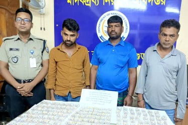 বগুড়ায় ৩ মাদককারবারি গ্রেফতার