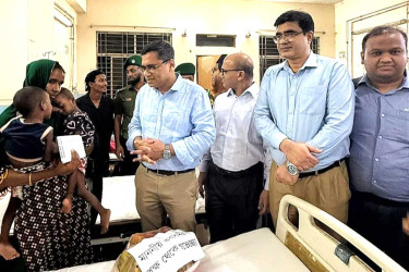 হামে আক্রান্ত যমজ শিশুর পাশে প্রধানমন্ত্রী