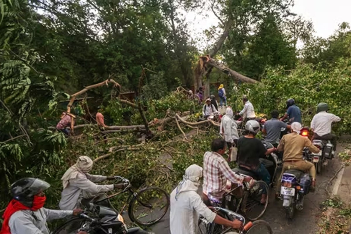 ভারতে বজ্রপাত ও ভারী বর্ষণে ১১১ জনের মৃত্যু