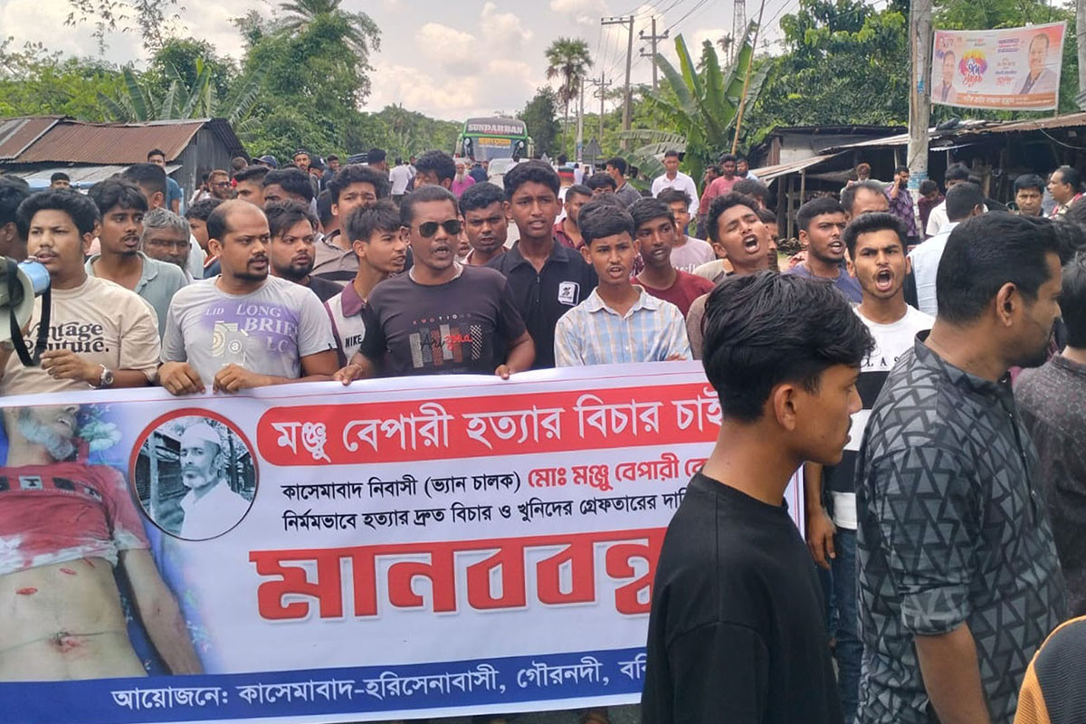 ভ্যানচালক হত্যার বিচার দাবিতে ঢাকা-বরিশাল মহাসড়ক অবরোধ