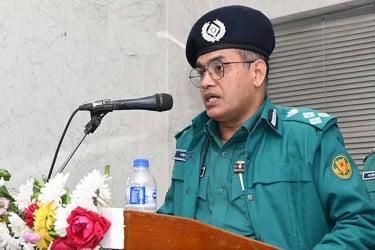 ডিএমপির ভারপ্রাপ্ত কমিশনারের দায়িত্বে নজরুল ইসলাম