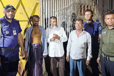শিশুর গয়না নিয়ে জুয়ার আসরে বাবা, গ্রেফতার ৩