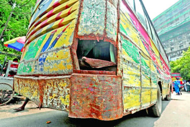 লক্কড়ঝক্কড় বাসের সিন্ডিকেট