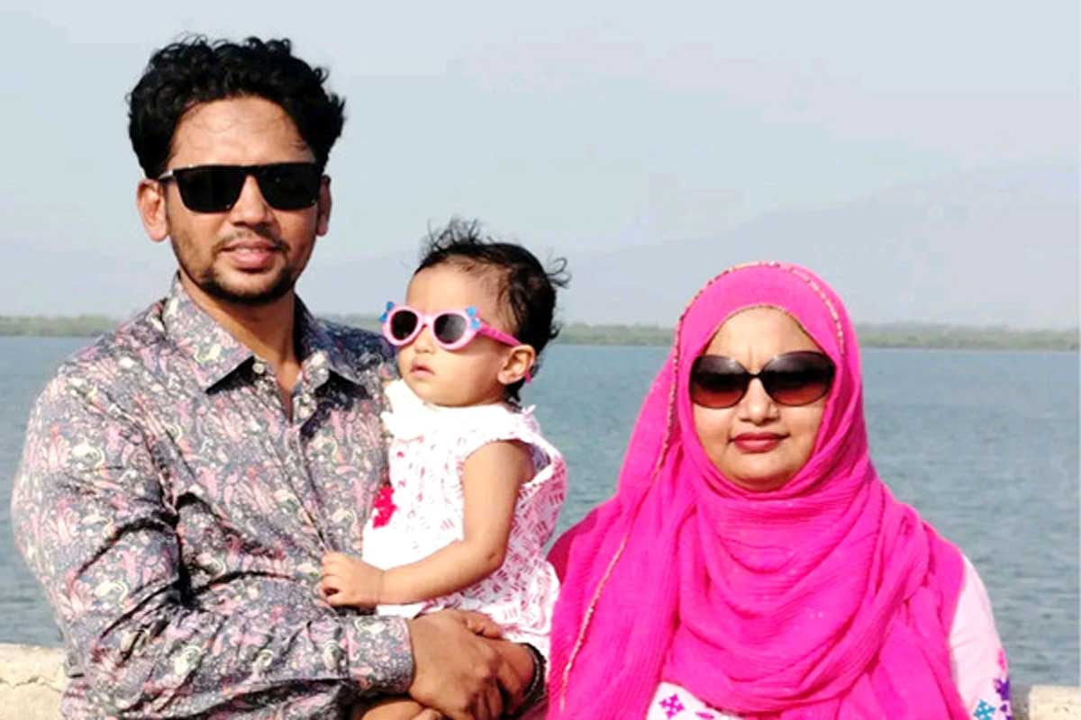 কাভার্ডভ্যানের নিচে পড়ে প্রাণ গেল মা ও শিশুকন্যার