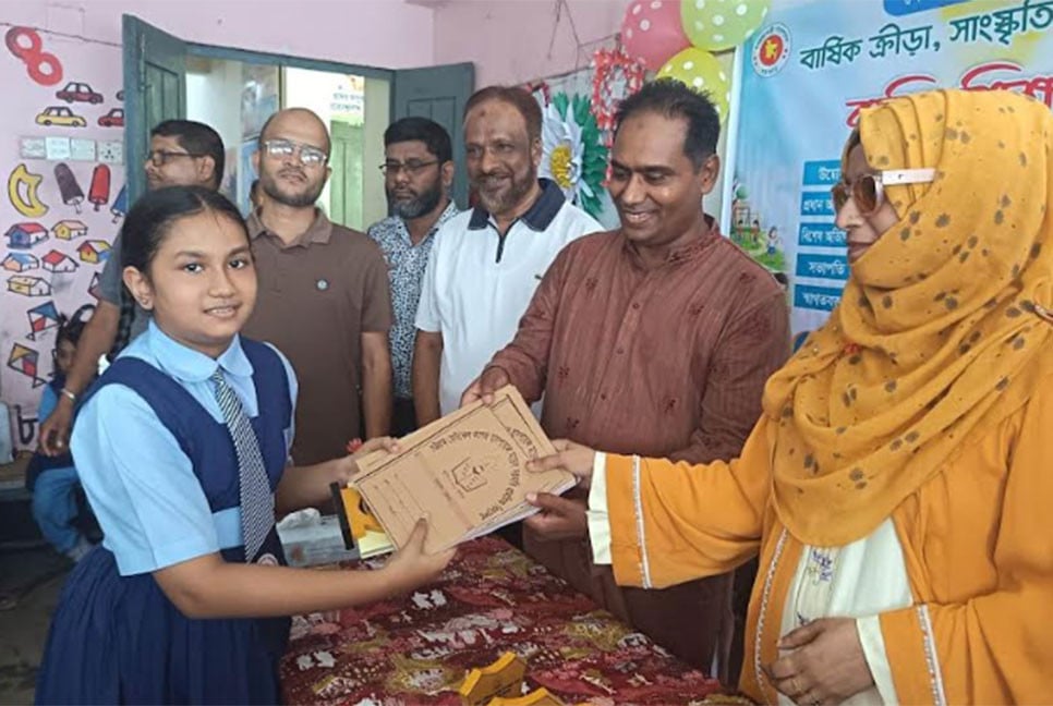 চমেক হাসপাতাল মডেল সরকারি প্রাথমিক বিদ্যালয়ে কৃতি শিক্ষার্থী সংবর্ধনা