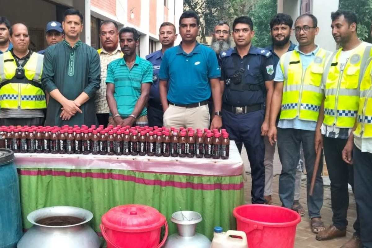 সিরাজগঞ্জে ৮০০ লিটার চোলাই মদ উদ্ধার, আটক ১