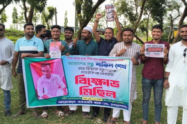 ‘টাকা নিতি তাও দাওয়াত দিতি’, বন্ধুর বিয়েতে দাওয়াত না পেয়ে বিক্ষোভ