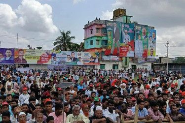 বরুড়ায় প্রধানমন্ত্রীর পথসভায় জনতার ঢল