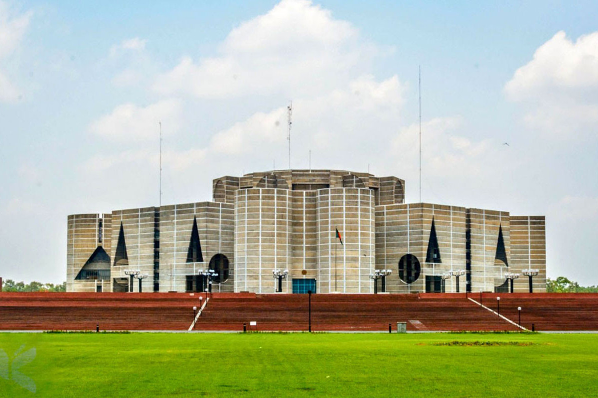 প্রতিশ্রুতি পূরণে অগ্রগতি, আছে সমালোচনাও