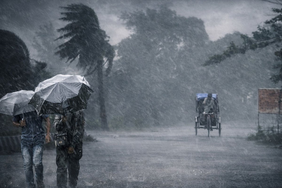 রাজধানীতে ভোর থেকেই মুষলধারে বৃষ্টি, থাকতে পারে দুপুর পর্যন্ত