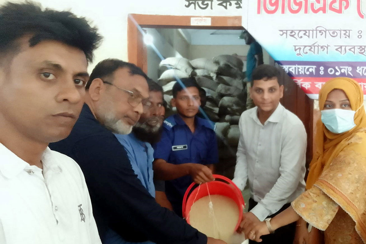 মাগুরায় হতদরিদ্র পরিবারের মাঝে ভিজিএফের চাল বিতরণ