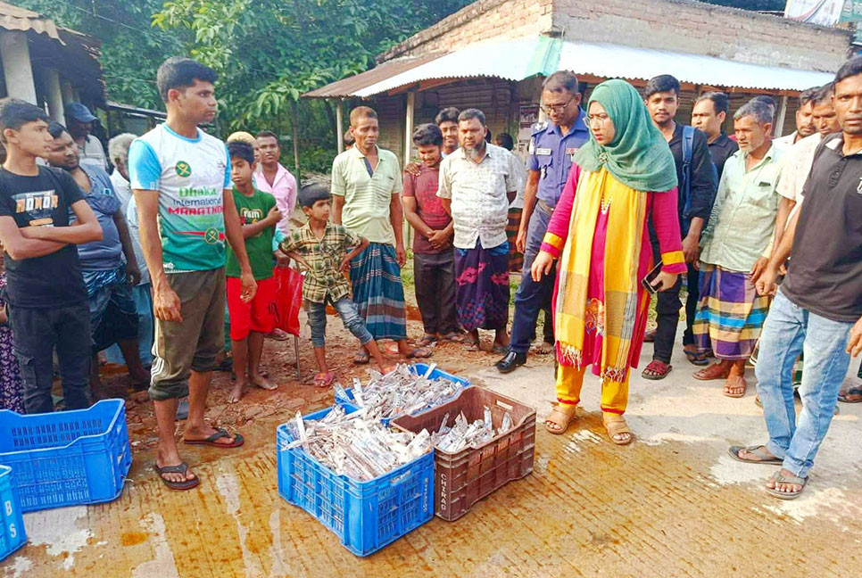 দিনাজপুরে আইসক্রিম ফ্যাক্টরিতে অভিযান, জরিমানা