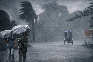 রাজধানীতে ভোর থেকেই মুষলধারে বৃষ্টি, থাকতে পারে দুপুর পর্যন্ত