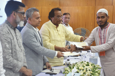 ঈদযাত্রা নির্বিঘ্ন করতে ভ্রাম্যমাণ আদালতের সংখ্যা বাড়ছে: সড়কমন্ত্রী