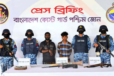 সুন্দরবন থেকে দস্যু বাহিনীর দুই সদস্য আটক, জিম্মি ৪ জেলে উদ্ধার