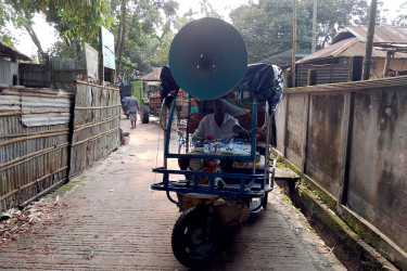 বাবার ঋণ পরিশোধে ছেলের ব্যতিক্রমী প্রচারণা