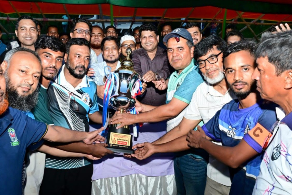 রেফারিকে মারধর, যৌথ চ্যাম্পিয়ন চবি ও জাতীয় বিশ্ববিদ্যালয়