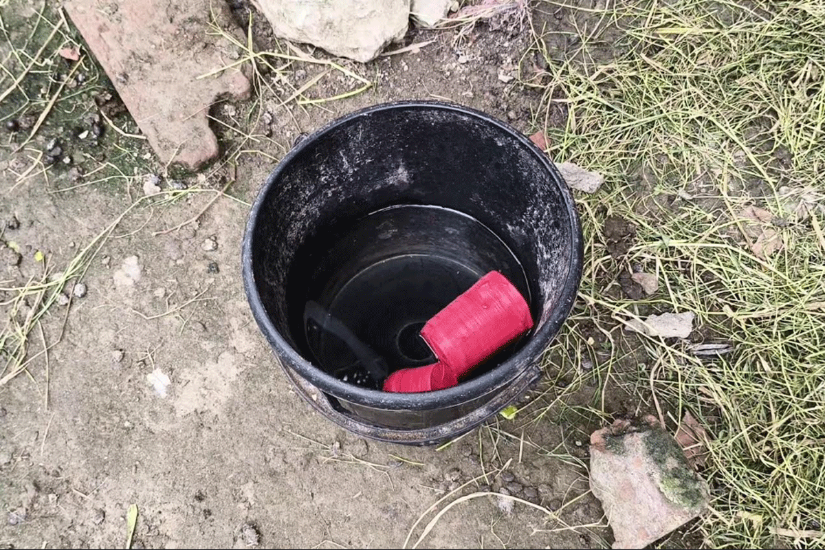 গাংনীতে বোমা সদৃশ বস্তু ও চিরকুট উদ্ধার