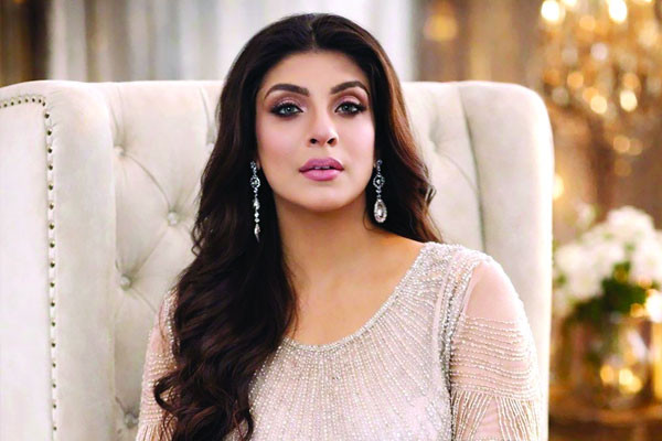 মৌয়ের ‘সারার সংসার’