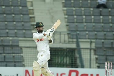 বাংলাদেশের লিড ২০০ ছাড়াল