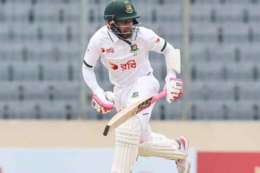 মুশফিকের ফিফটি, ২৮৫ রানে এগিয়ে বাংলাদেশ