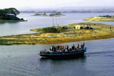 লঞ্চ চলাচল বন্ধ, রাঙামাটি নৌরুটে চরম ভোগান্তি