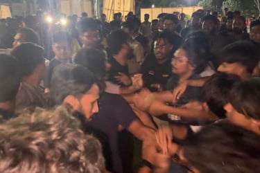 ইবির বাসে মারধরের জেরে দুই বিভাগের শিক্ষার্থীদের মারামারি