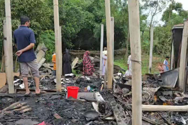 ভালুকায় ভয়াবহ অগ্নিকাণ্ডে ৭ বসতঘর পুড়ে ছাই