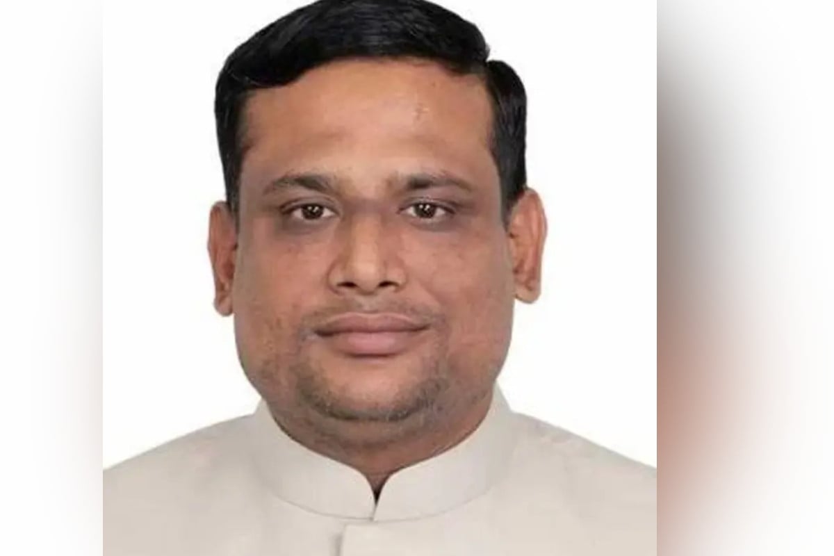 সুইজারল্যান্ড যাওয়ার পথে বিমানবন্দরে ইউপি চেয়ারম্যান আটক
