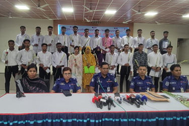 টাকা নয়, মেধার যোগ্যতায় পুলিশে চাকরি পেলেন শেরপুরের ২৫ জন
