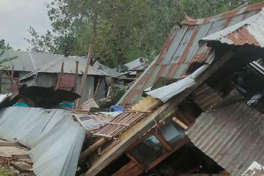 কালবৈশাখী ঝড়ে লণ্ডভণ্ড লালমনিরহাটের ২০ গ্রাম, আহত ১১