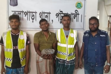 কলাপাড়ায় এক কেজি গাঁজাসহ মাদক কারবারি গ্রেফতার