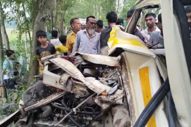 গাইবান্ধায় পিকআপ ভ্যান ও ইজিবাইকের মুখোমুখি সংঘর্ষ, চালকসহ নিহত দুই