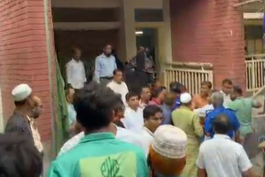 জাতীয় সংগীত চলাকালে চেয়ারম্যানের ওপর হামলা