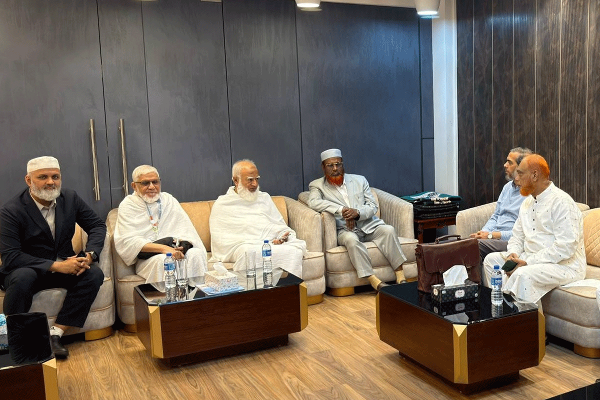 হজ পালনের উদ্দেশ্যে ঢাকা ছাড়লেন জামায়াত আমির