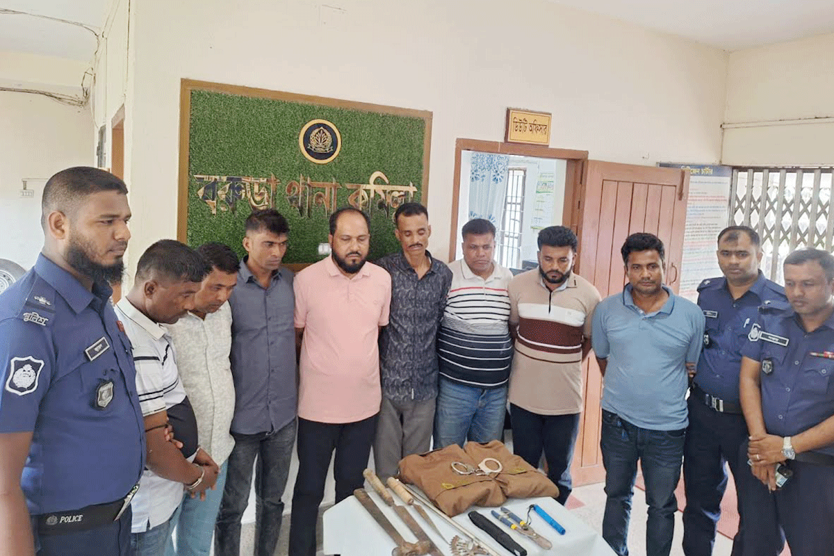 ডিবি পুলিশের পোশাক পরে গরু ডাকাতির প্রস্তুতি, অতঃপর...