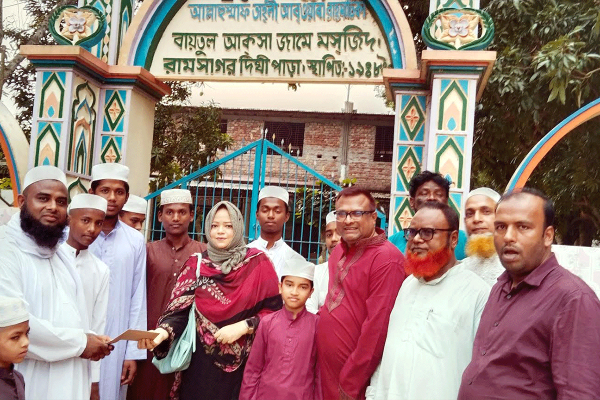 প্রথম বেতনের টাকা মাদরাসা ও এতিমখানায় বিতরণ করলেন এমপি জাহাঙ্গীর