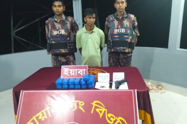 টেকনাফে ৫০ হাজার ইয়াবা-অস্ত্রসহ আটক ১