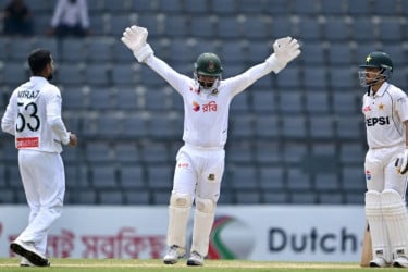 শুরু হলো সিলেট টেস্টের শেষ দিনের খেলা