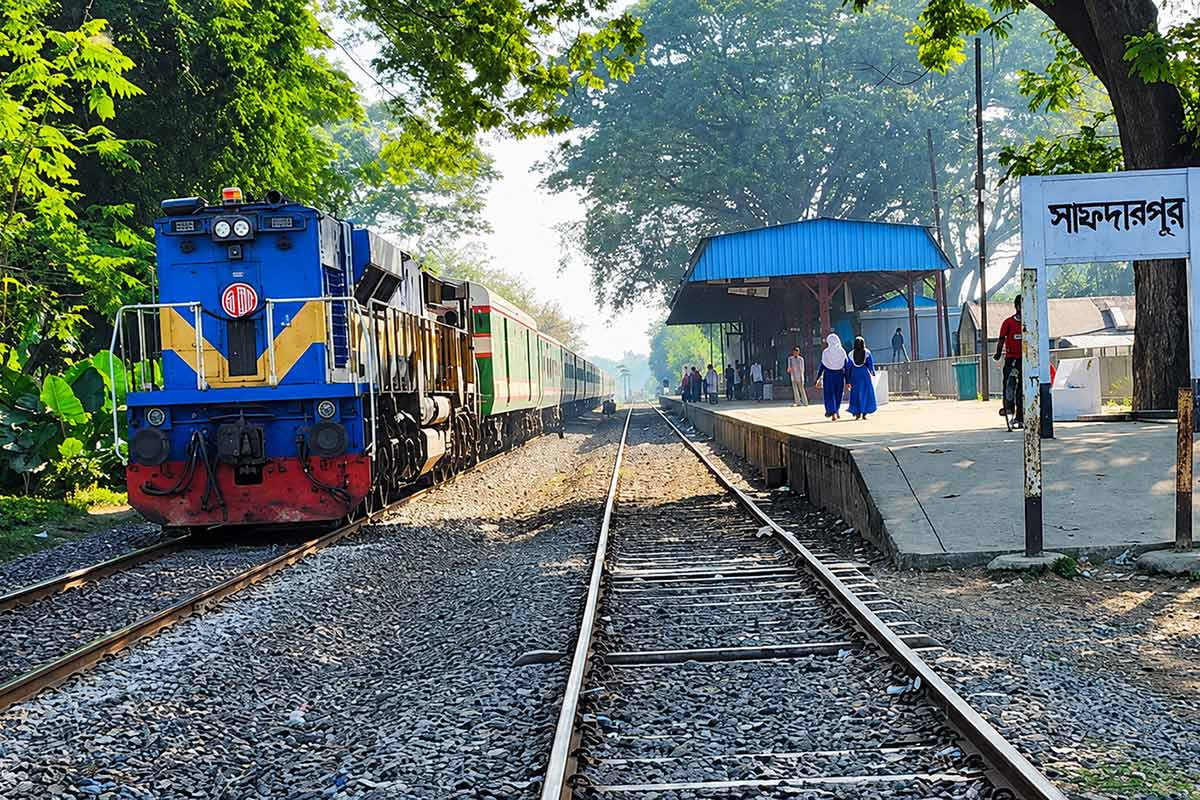 ঝিনাইদহে ট্রেনের বগি লাইনচ্যুত, ৪ ঘণ্টা পর রেল যোগাযোগ শুরু