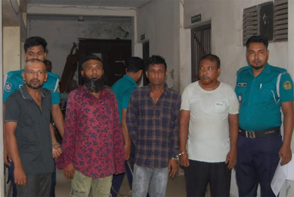 বরিশালে 'হানি ট্র্যাপ' চক্রের ৭ সদস্য গ্রেফতার