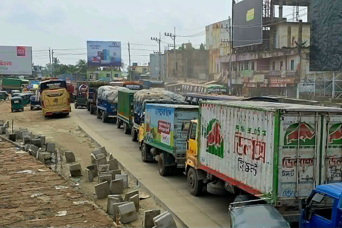 ঢাকা-সিলেট মহাসড়কের ১২ কিলোমিটার অংশে ভোগান্তি